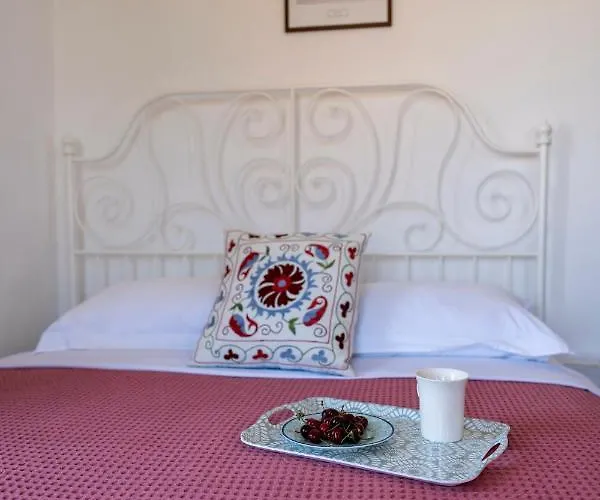 Traditional 3 Bedroom House In The Old Town 펜션 *