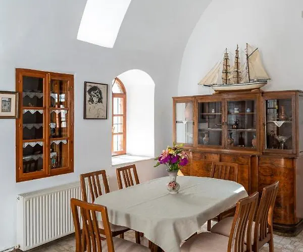 펜션 Traditional 3 Bedroom House In The Old Town Rhodes City