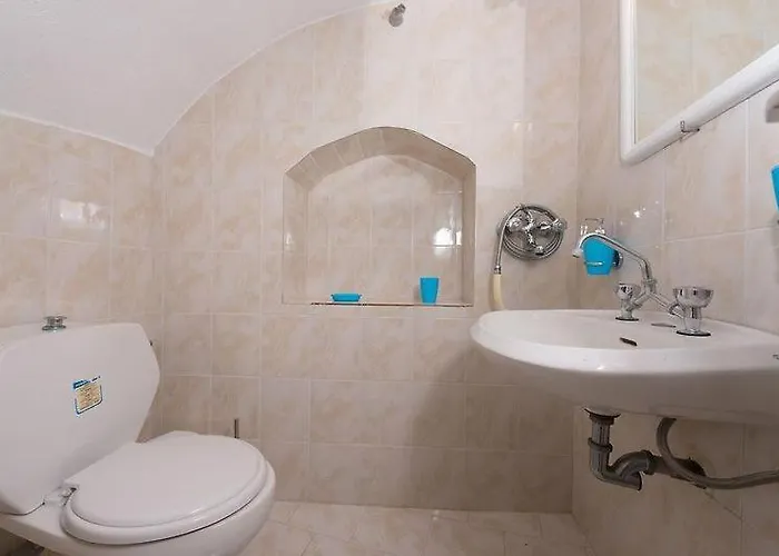 Traditional 3 Bedroom House In The Old Town 펜션 *