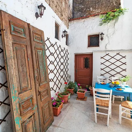 Traditional 3 Bedroom House In The Old Town *