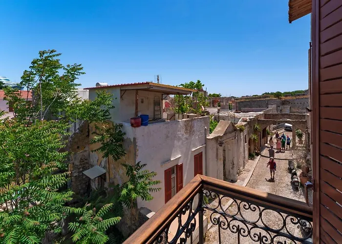 Traditional 3 Bedroom House In The Old Town Holiday home