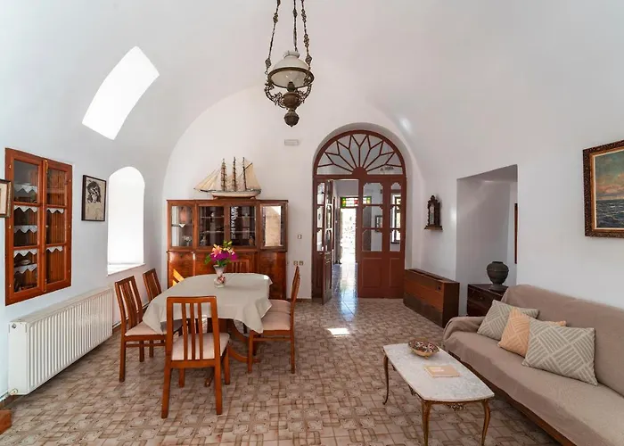 Traditional 3 Bedroom House In The Old Town *