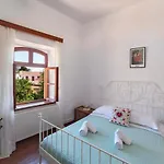 בית נופש Traditional 3 Bedroom House In The Old Town