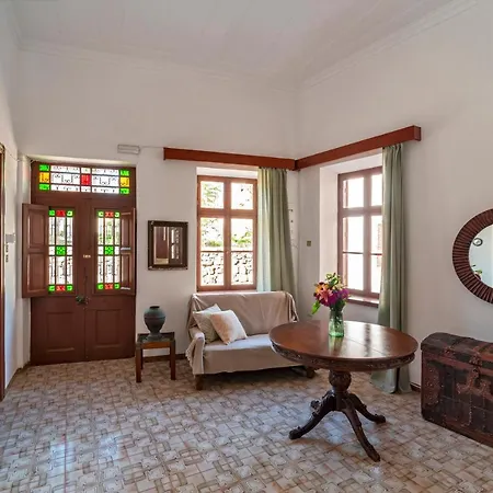 Traditional 3 Bedroom House In The Old Town