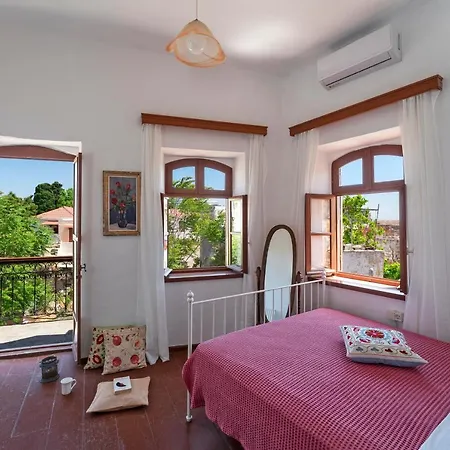 Casa Loza Traditional 3 Bedroom House In The Old Town Nyaraló
