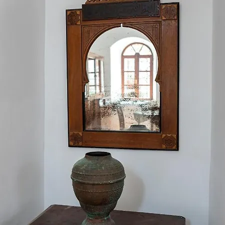 Traditional 3 Bedroom House In The Old Town Дом отдыха Родос