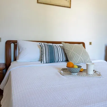 בית נופש Traditional 3 Bedroom House In The Old Town *