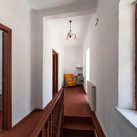 Traditional 3 Bedroom House In The Old Town *