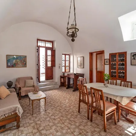 Casa Loza Traditional 3 Bedroom House In The Old Town
