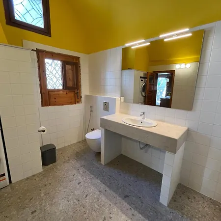 בית נופש Traditional 3 Bedroom House In The Old Town