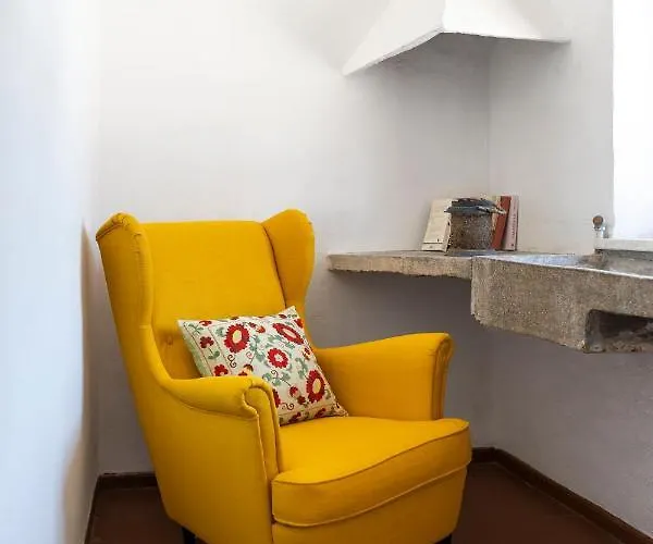 Traditional 3 Bedroom House In The Old Town *