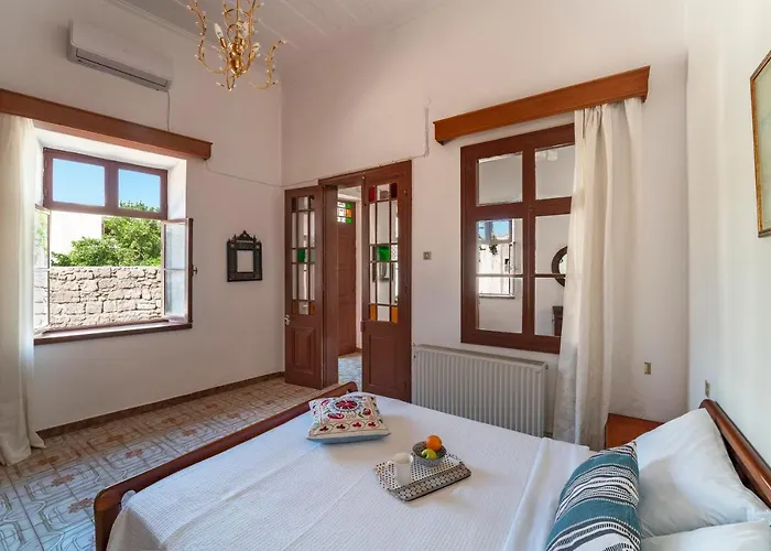 Traditional 3 Bedroom House In The Old Town 펜션 Rhodes City