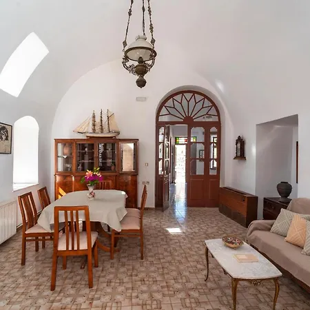 Traditional 3 Bedroom House In The Old Town *