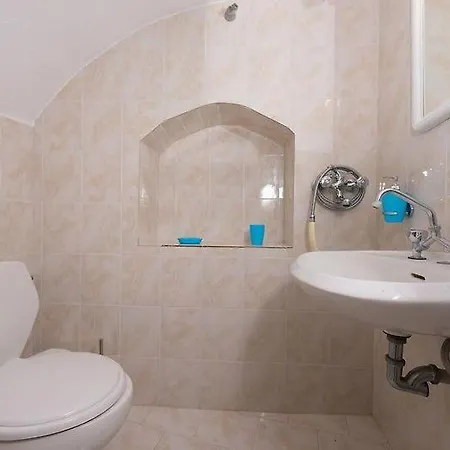 Traditional 3 Bedroom House In The Old Town 펜션 *